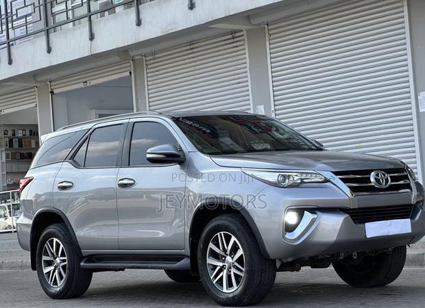 Toyota Fortuner 2018 Silver