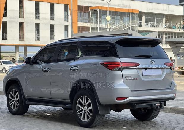 Toyota Fortuner 2018 Silver
