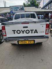Toyota Hilux 2.5 D-4D 4X4 SRX 2011 White for sale