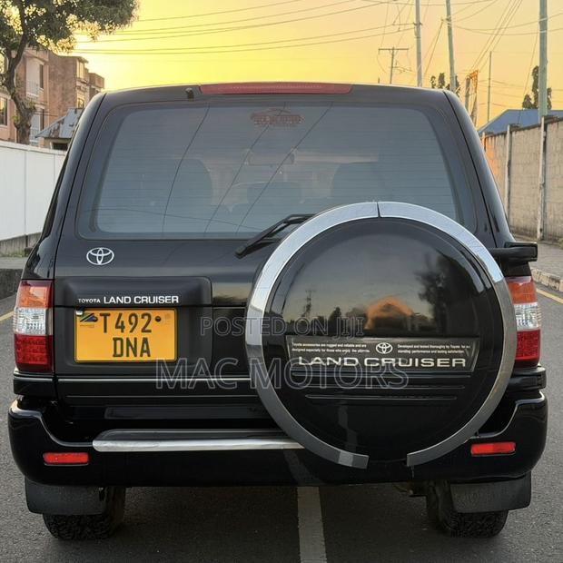 Toyota Land Cruiser HDJ 100 2000 Black