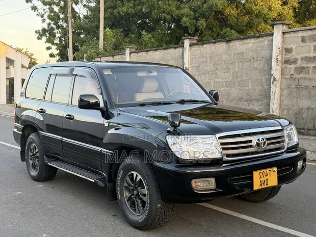 Toyota Land Cruiser HDJ 100 2000 Black