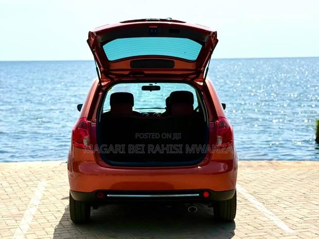 Mazda Verisa 2009 Orange
