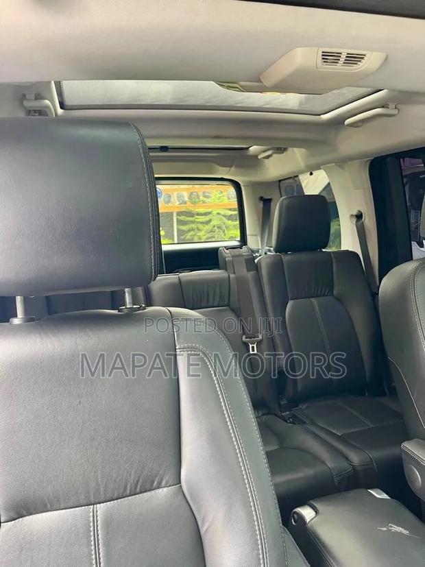 Land Rover Discovery 2013 White