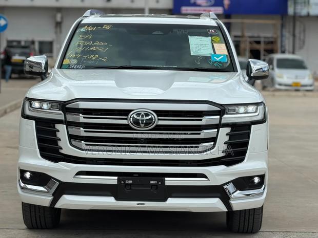 Toyota Land Cruiser Prado 2025 White