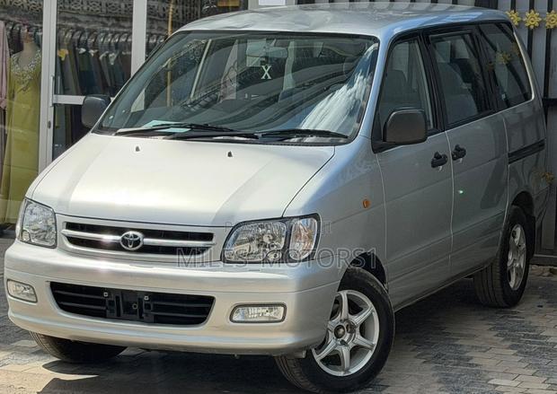 Toyota Noah 2001 Silver