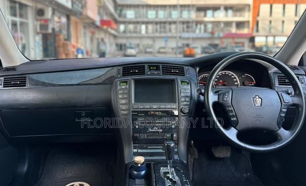 Toyota Crown 2006 White