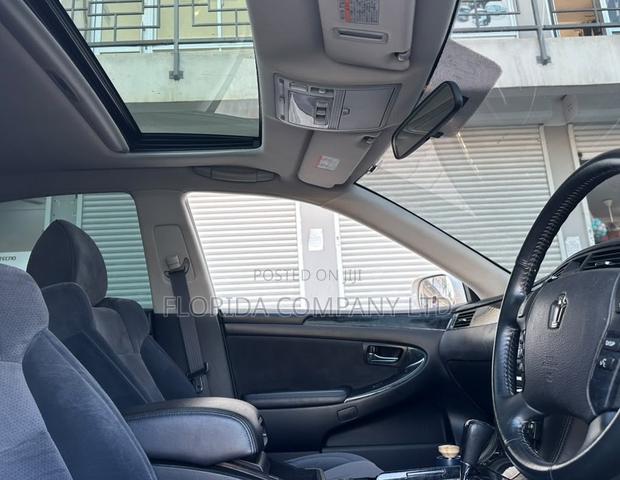 Toyota Crown 2006 White