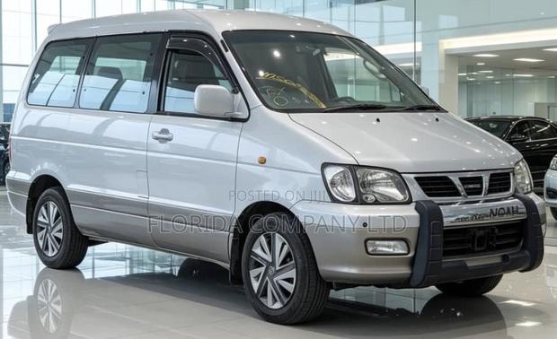Toyota Noah 2004
