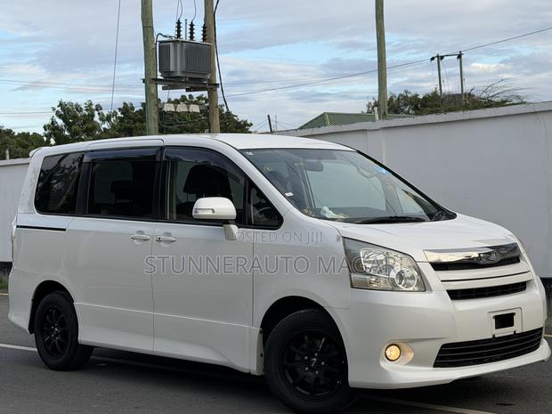 Toyota Noah 2008 Pearl