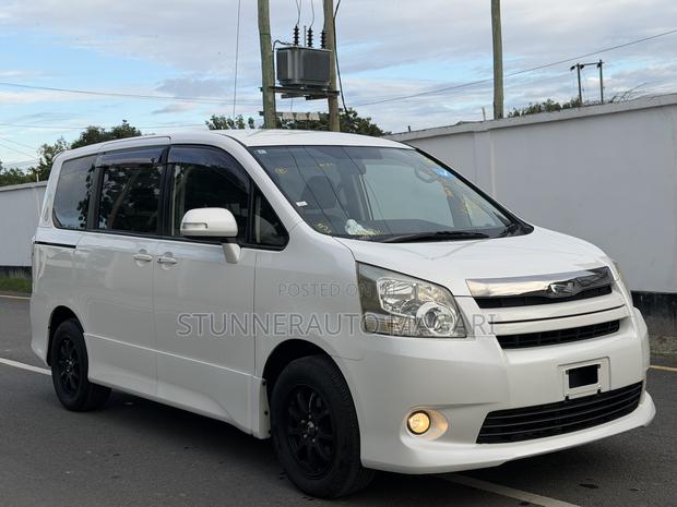 Toyota Noah 2008 Pearl