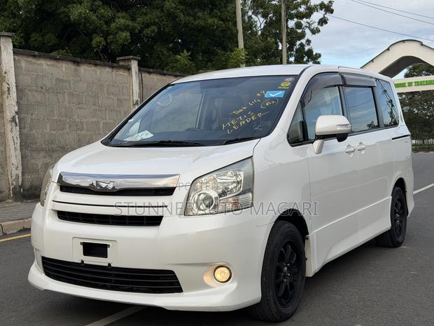 Toyota Noah 2008 Pearl