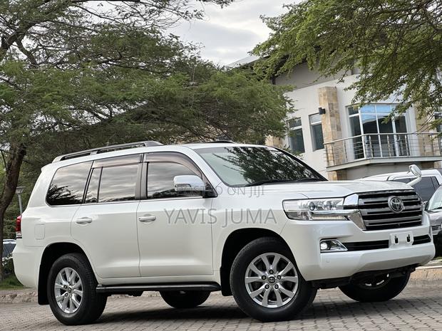 Toyota Land Cruiser 2016 White