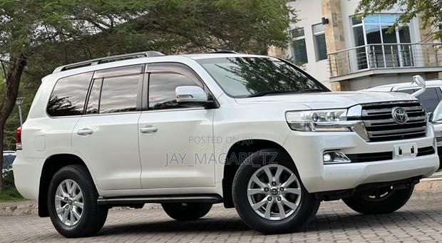 Toyota Land Cruiser 2016 White