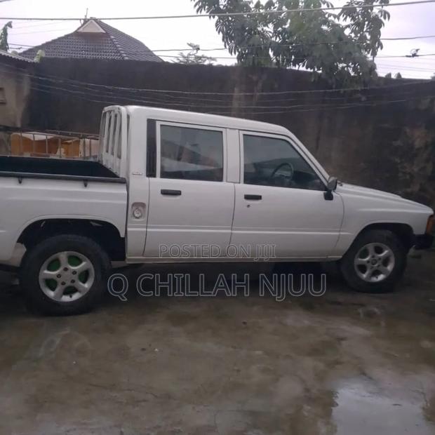 Toyota Hilux 2200 4x4 1986 White