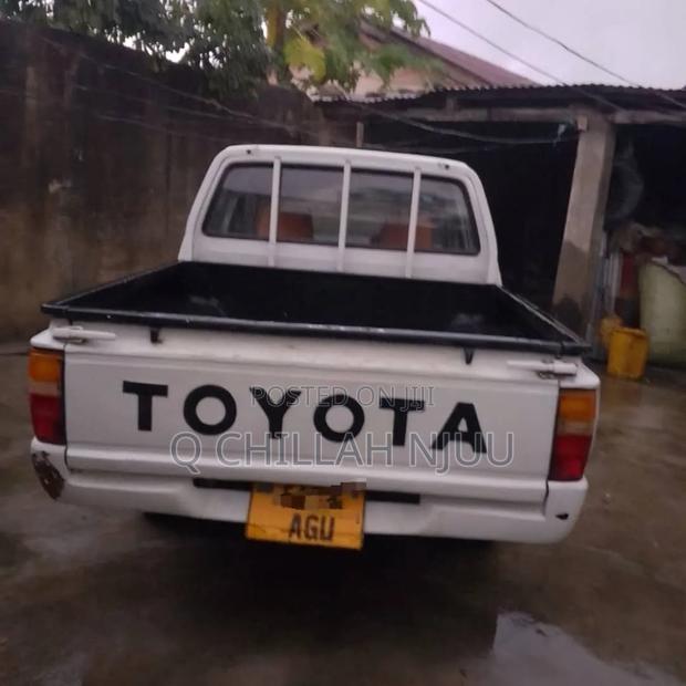 Toyota Hilux 2200 4x4 1986 White
