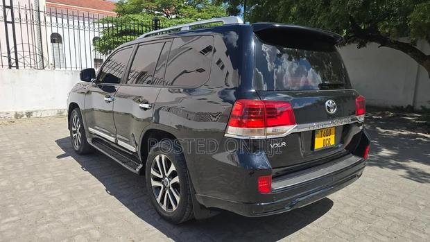 Toyota Land Cruiser 2014 Black