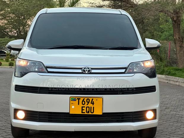Toyota Spade 2013 White