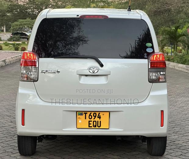 Toyota Spade 2014 White