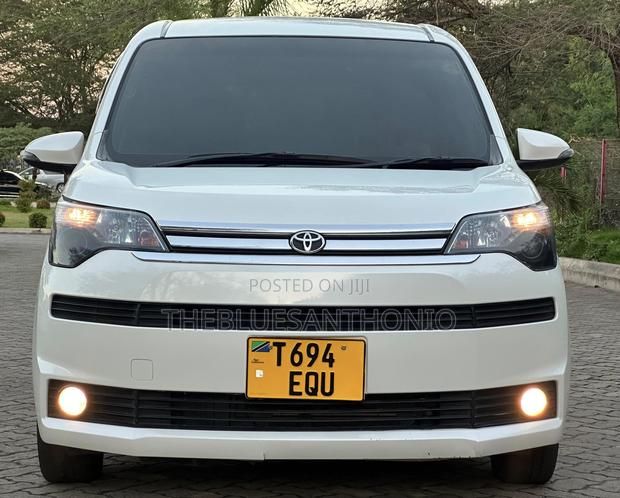 Toyota Spade 2014 White