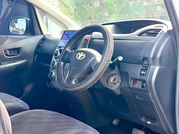 Toyota Ractis 2007 White