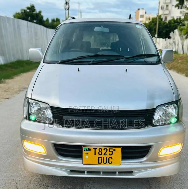 Toyota Noah 2003 Silver