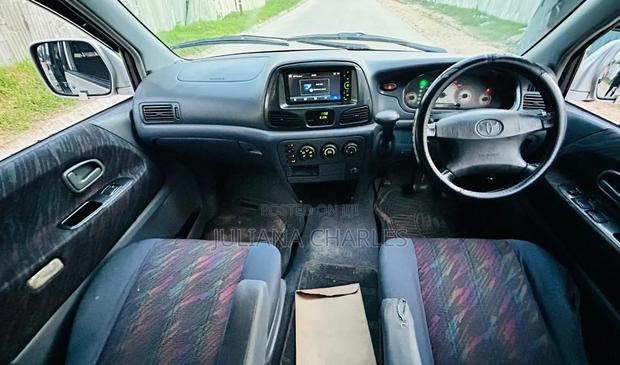 Toyota Noah 2003 Silver
