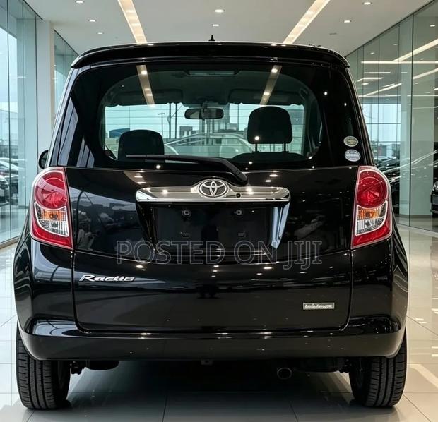 Toyota Ractis 2009 Black