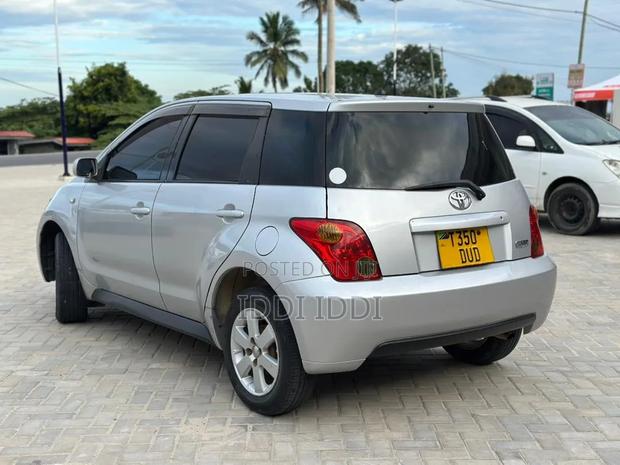Toyota IST 2004 Silver