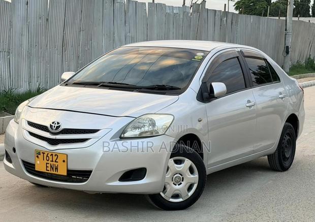 Toyota Belta 2008 Silver
