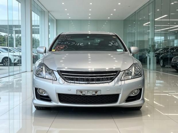 Toyota Crown 2006 Silver