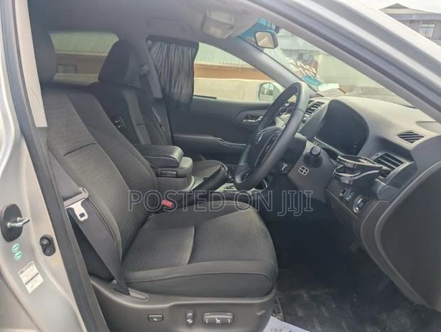 Toyota Crown 2006 Silver