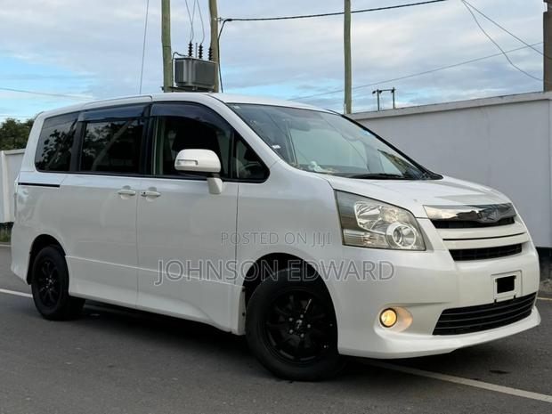 Toyota Noah 2009 White