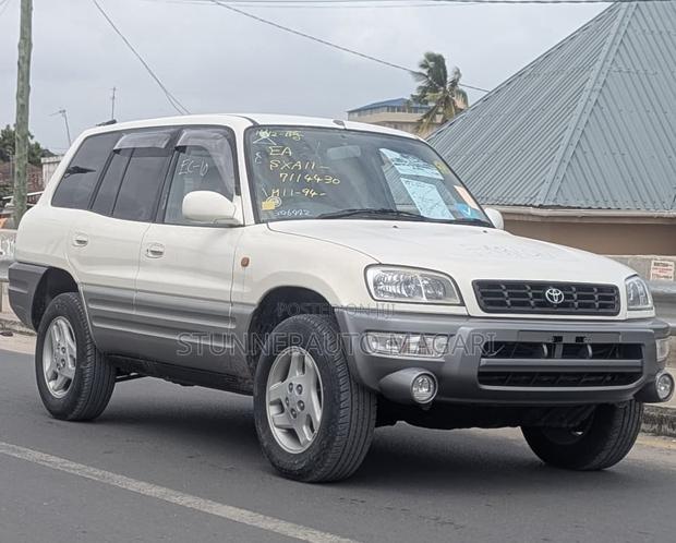 Toyota RAV4 Automatic 2000 Pearl