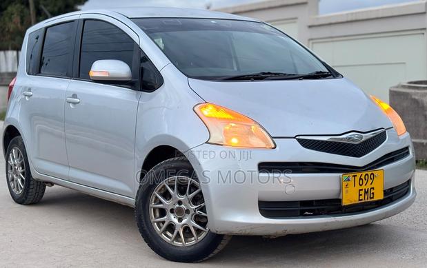 Toyota Ractis 1.3 FWD 2005 Silver