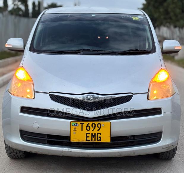 Toyota Ractis 1.3 FWD 2005 Silver