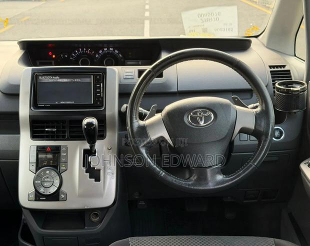 Toyota Noah 2009 White