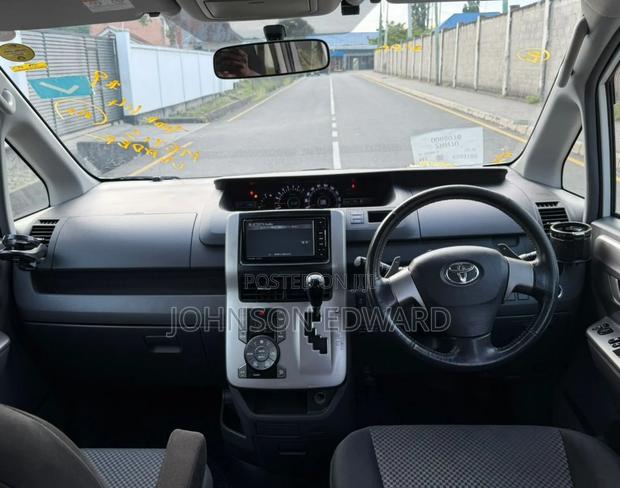 Toyota Noah 2009 White