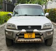 Toyota RAV4 Automatic 2000 White for sale