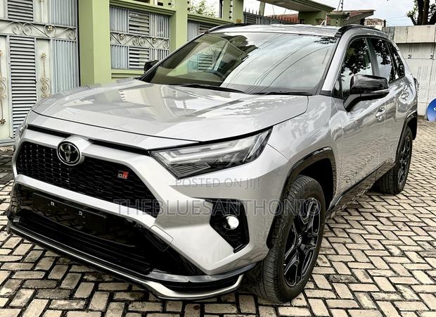 Toyota RAV4 Hybrid 2024 Silver