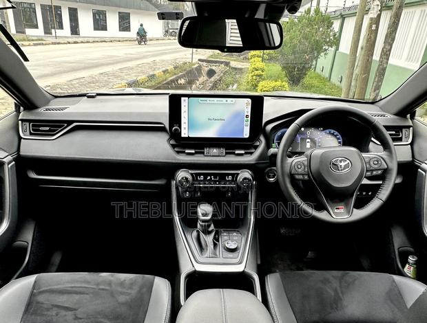 Toyota RAV4 Hybrid 2024 Silver