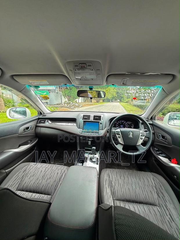 Toyota Crown 2010 White