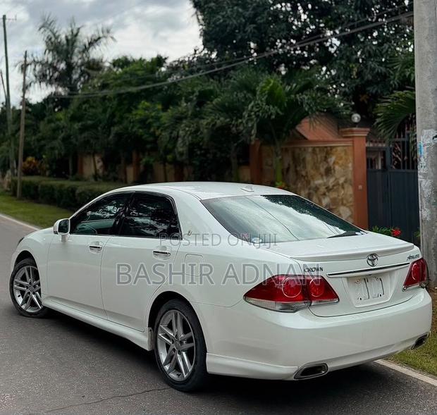 Toyota Crown 2010 Pearl