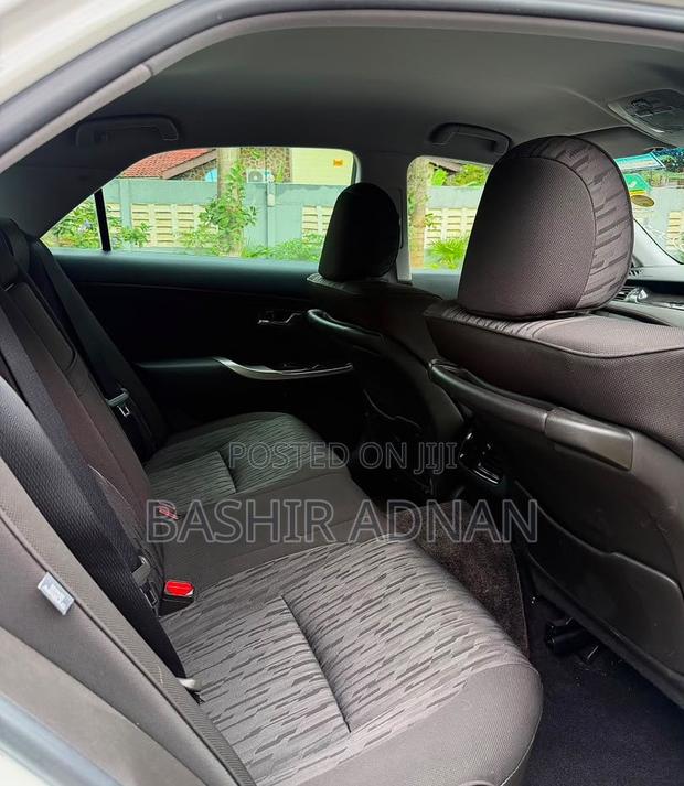 Toyota Crown 2010 Pearl