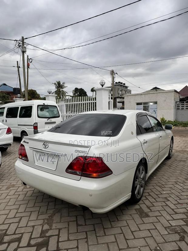 Toyota Crown 2004 Off white