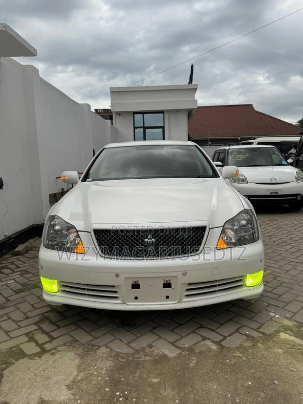 Toyota Crown 2004 Off white