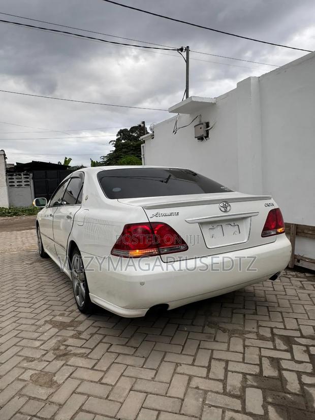 Toyota Crown 2004 Off white