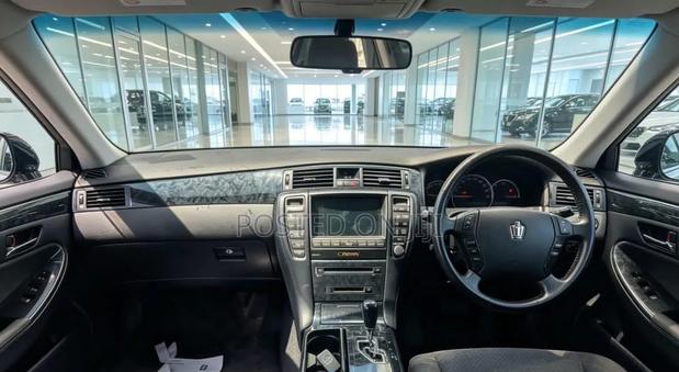 Toyota Crown 2006 Black