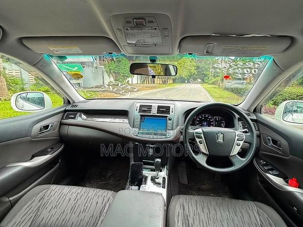 Toyota Crown 2010 White