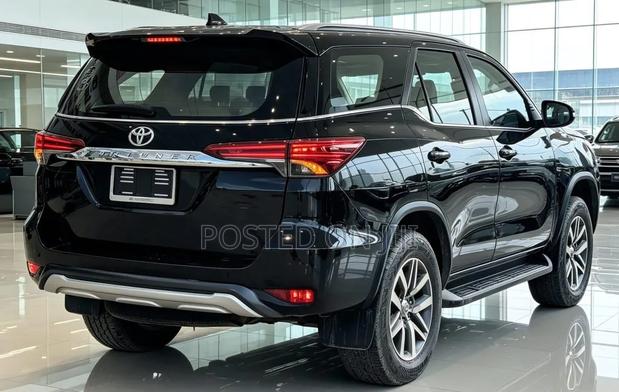 Toyota Fortuner 2018 Black