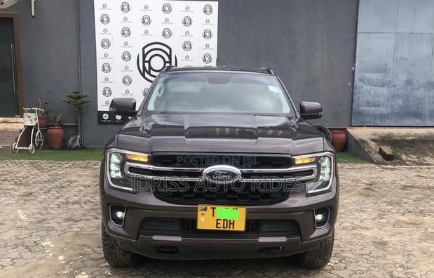 Ford Everest 2023 Black